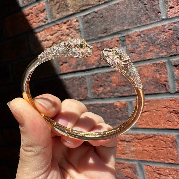 Panthere Crystal Head Encrusted Bangle Bracelet - Picture 15 of 17